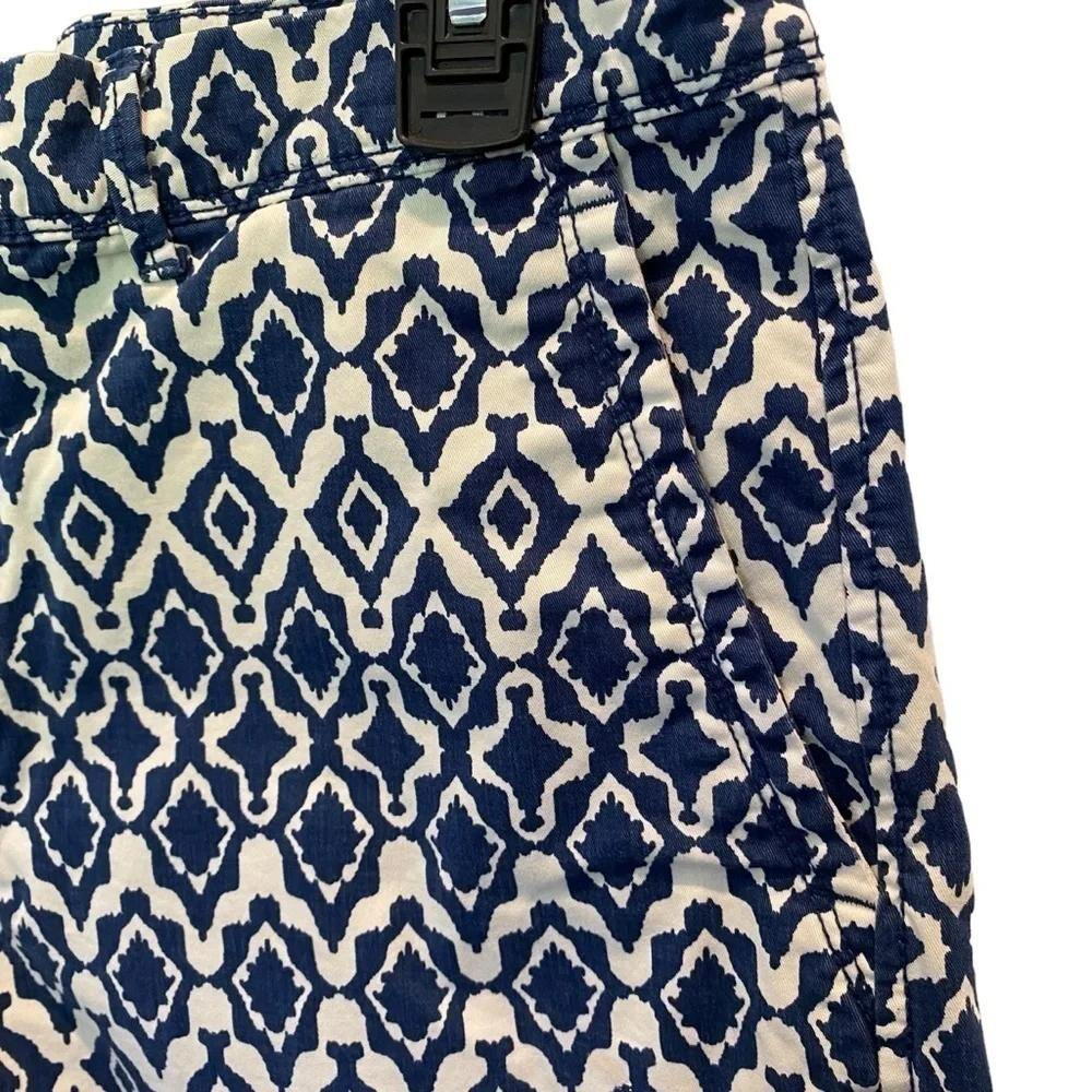 Banana Republic women's size 6 Blue white geometric pattern cotton shorts